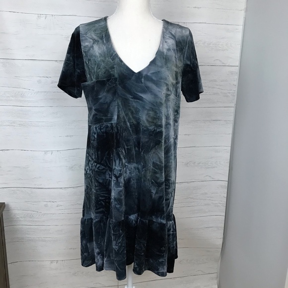 NWT KARLIE VELVET VNECK DRESS - Picture 9 of 9